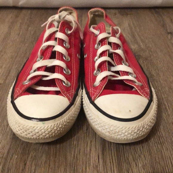 Red converse - Picture 2 of 7